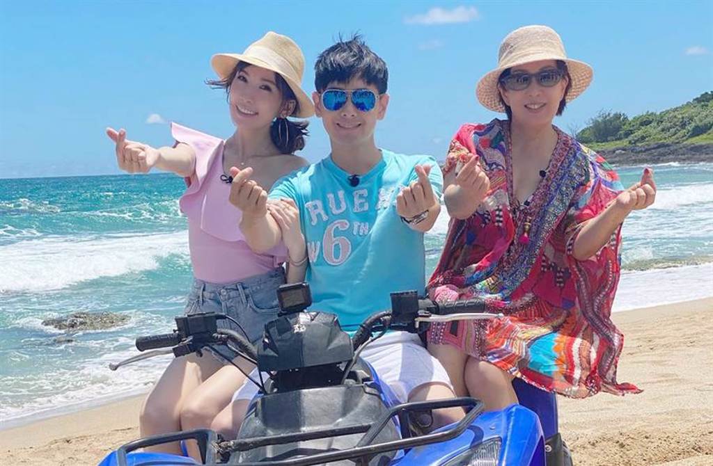 林志穎近日帶著媽媽和嬌妻陳若儀一起上陸綜《婆婆和媽媽》。(圖/翻攝自臉書)
