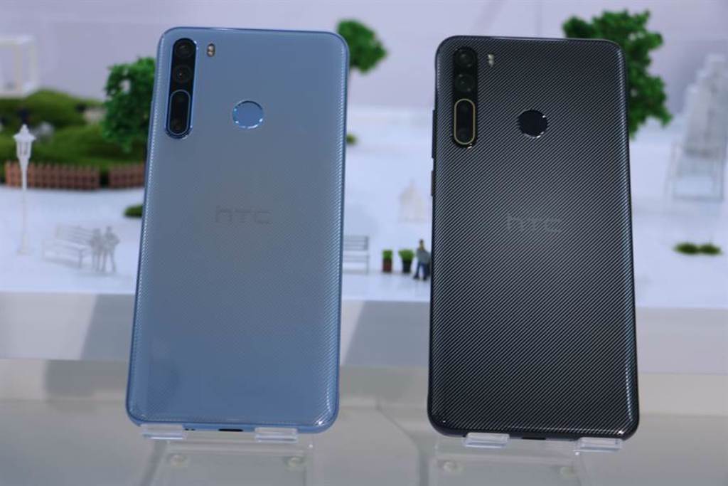 HTC Desire 20 pro靚澈藍與墨晶黑款式。（黃慧雯攝）
