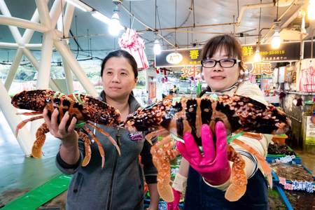 別錯過！新北富基漁港海產清倉拍賣  螃蟹、海膽、龍蝦、花蟹、鮑魚通通有