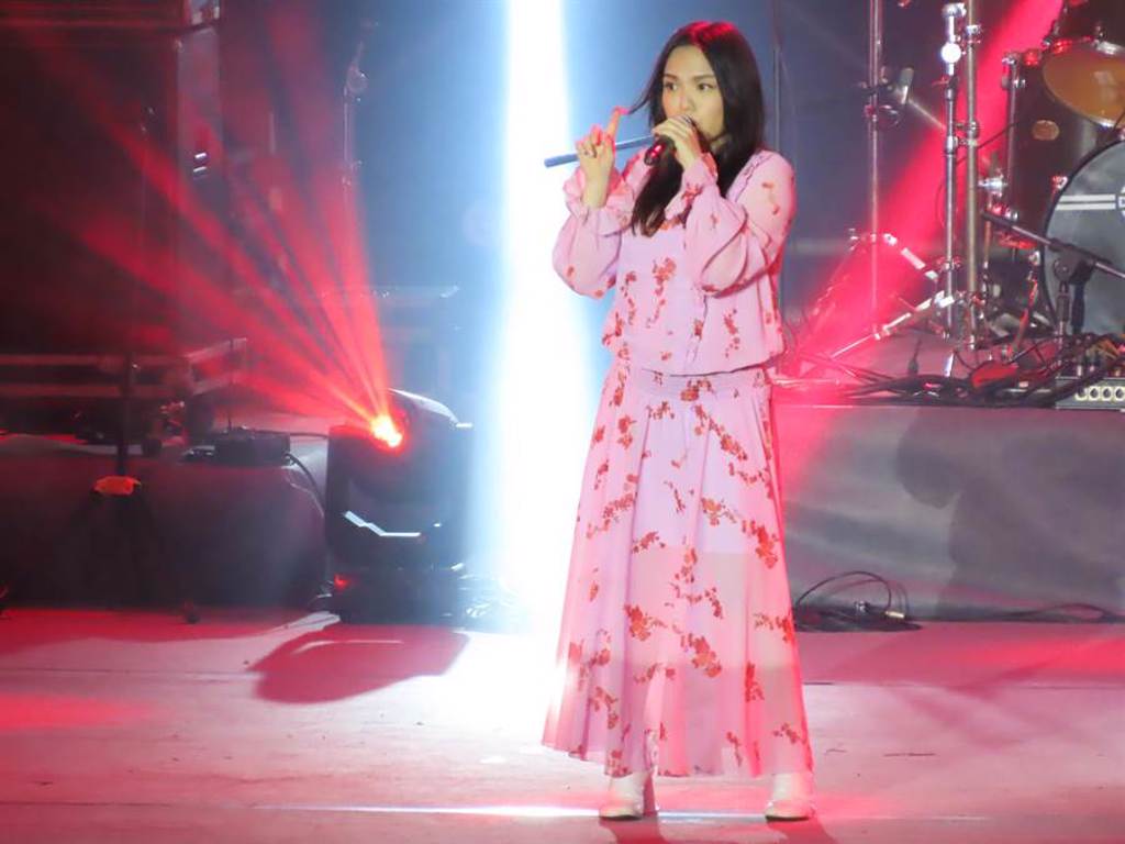金曲歌后徐佳瑩帶著6個月身孕登台唱壓軸。（莊曜聰攝）