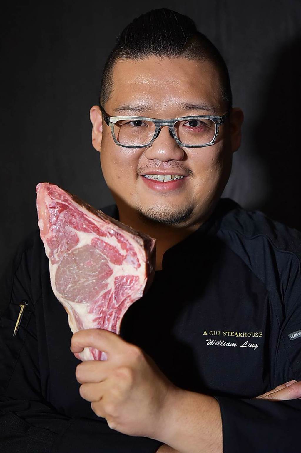 台北國賓大飯店西餐行政總主廚凌維廉，擅長根據不同牛肉特性進行不同天數的乾式熟成。（圖／姚舜）