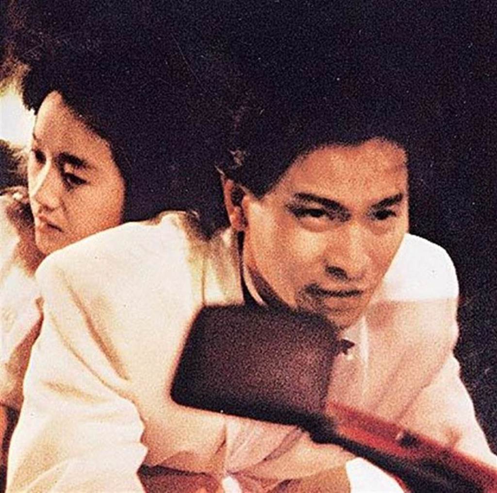 劉德華當年演出陳木勝執導《天若有情》走紅。(取自百度百科)