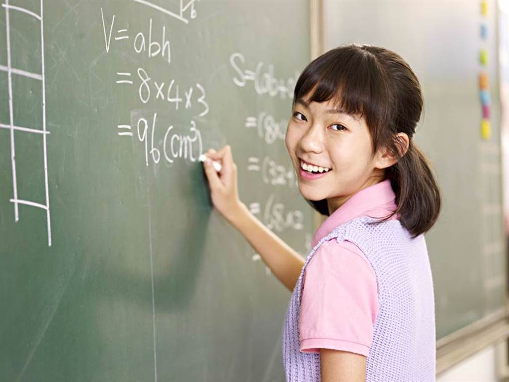 亞洲小孩比較會算數和數字的發音有關。示意圖。(圖片來源／達志影像shutterstock提供)