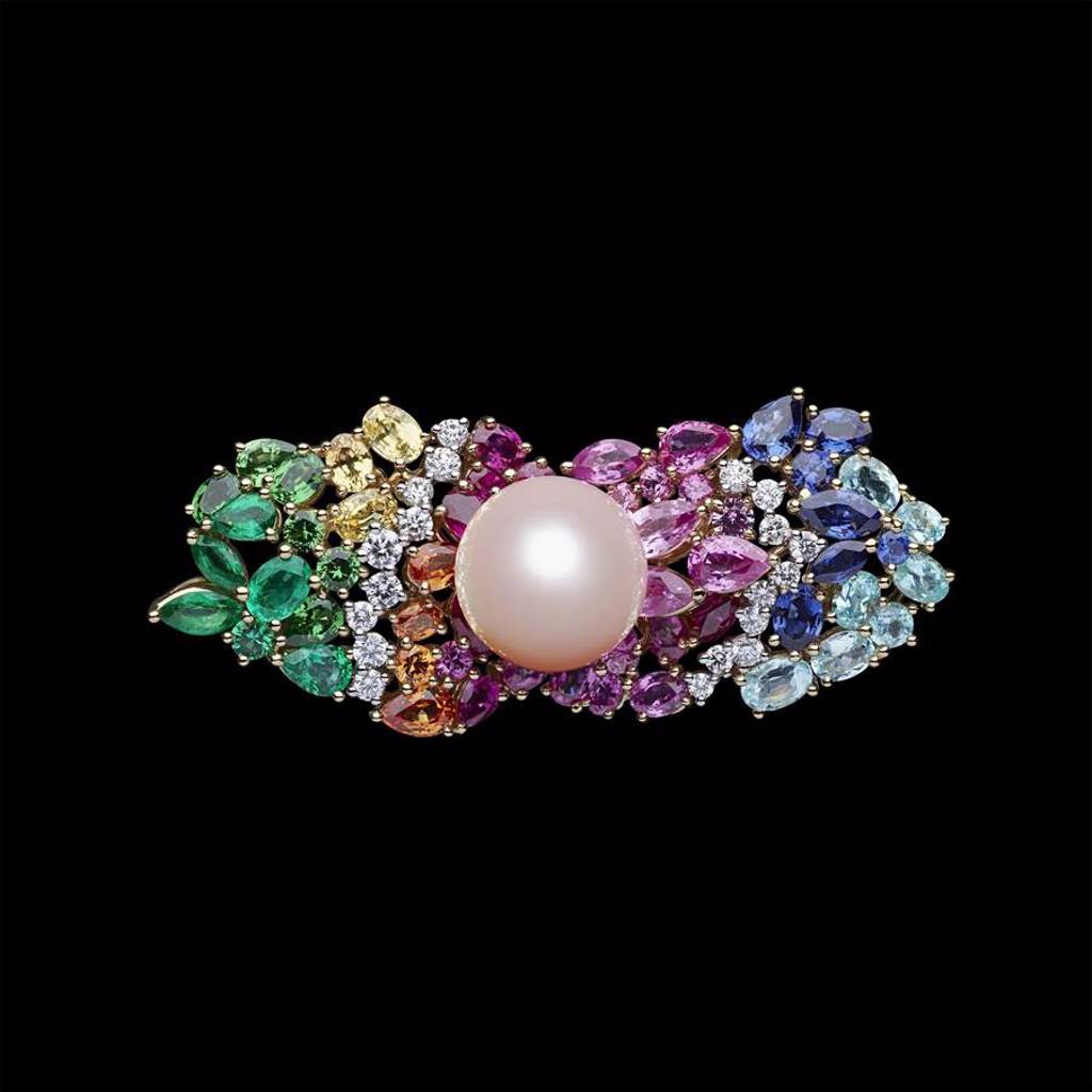 Dior「Tie & Dior」粉紅珍珠雙指戒，1300萬元。（Dior提供）
