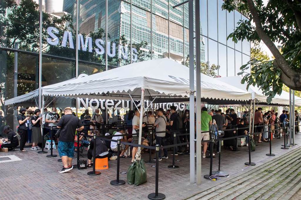 Samsung Galaxy Note20系列手機搶先領機活動，吸引眾多星粉到場支持。（三星提供／黃慧雯台北傳真）
