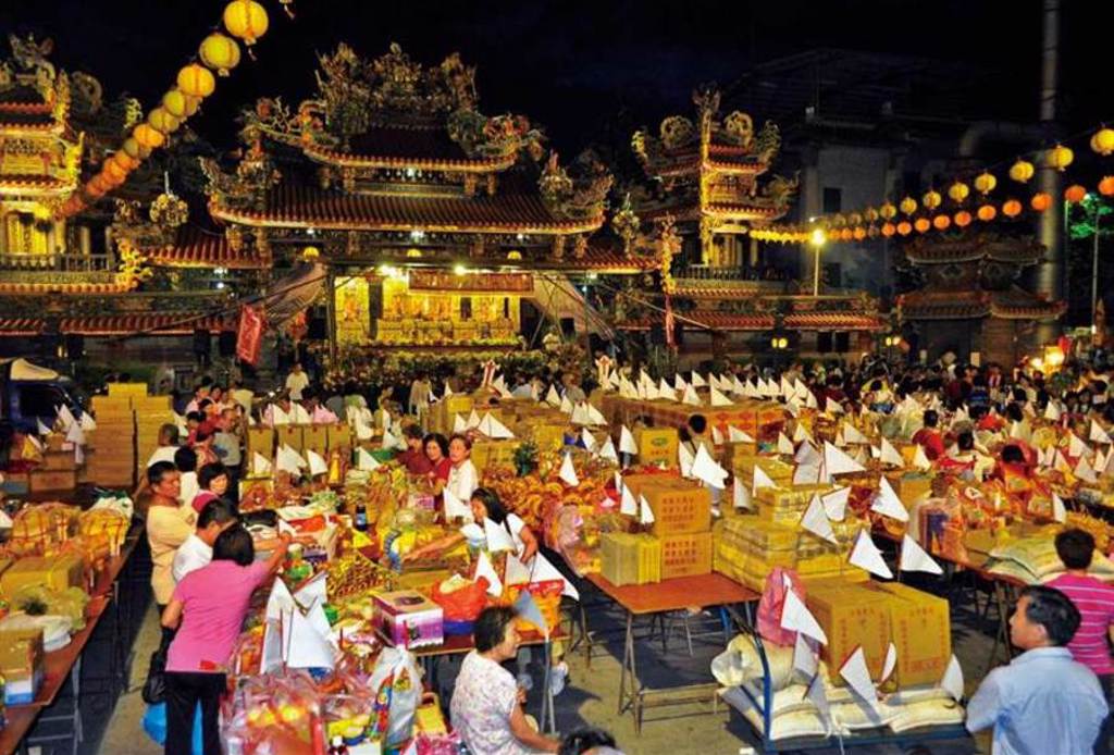 由於地藏菩薩聖誕剛好是「鬼門關」，多數廟宇都在同天舉辦佛誕祝壽典禮與普渡法會。（圖／報系資料照）