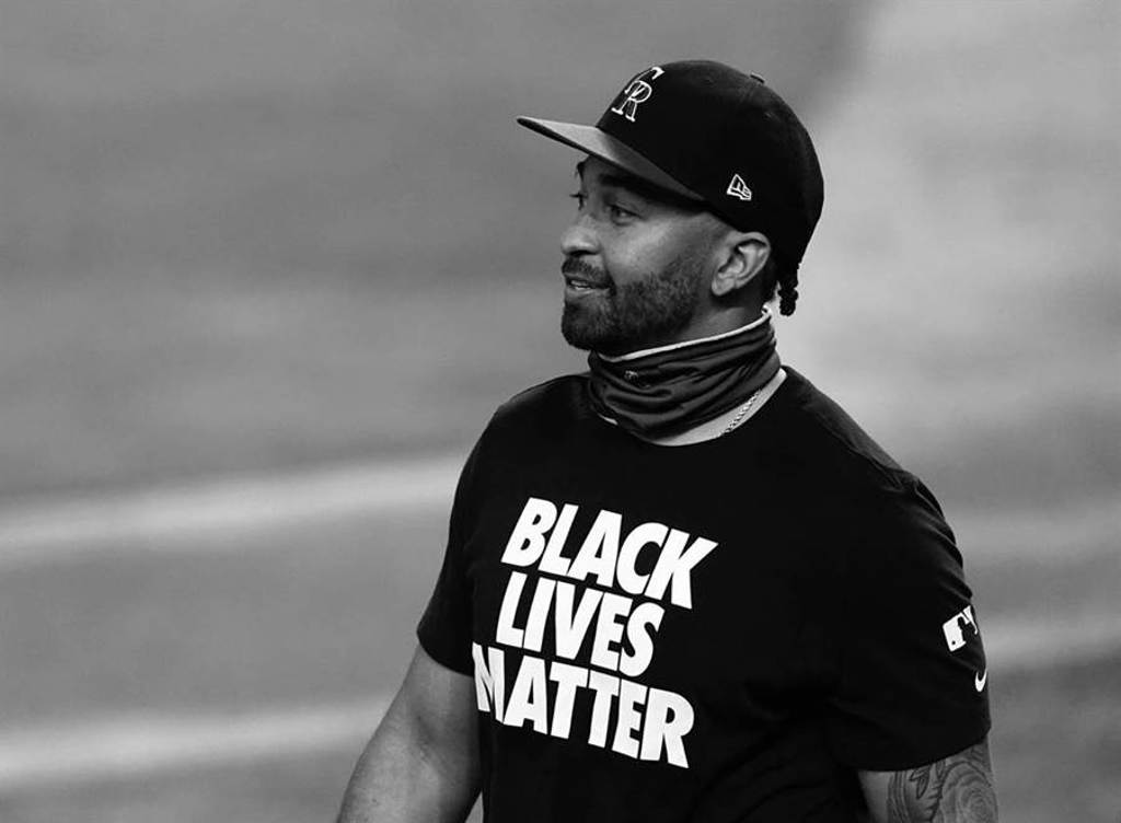 洛磯明星球員坎普穿著聲援黑人的衣服，他今日的比賽決定不出賽來表態抗議警方。（截自坎普個人IG）