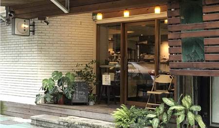 《貳月咖啡》 青田街裡 適合一個人安靜放空的好地方