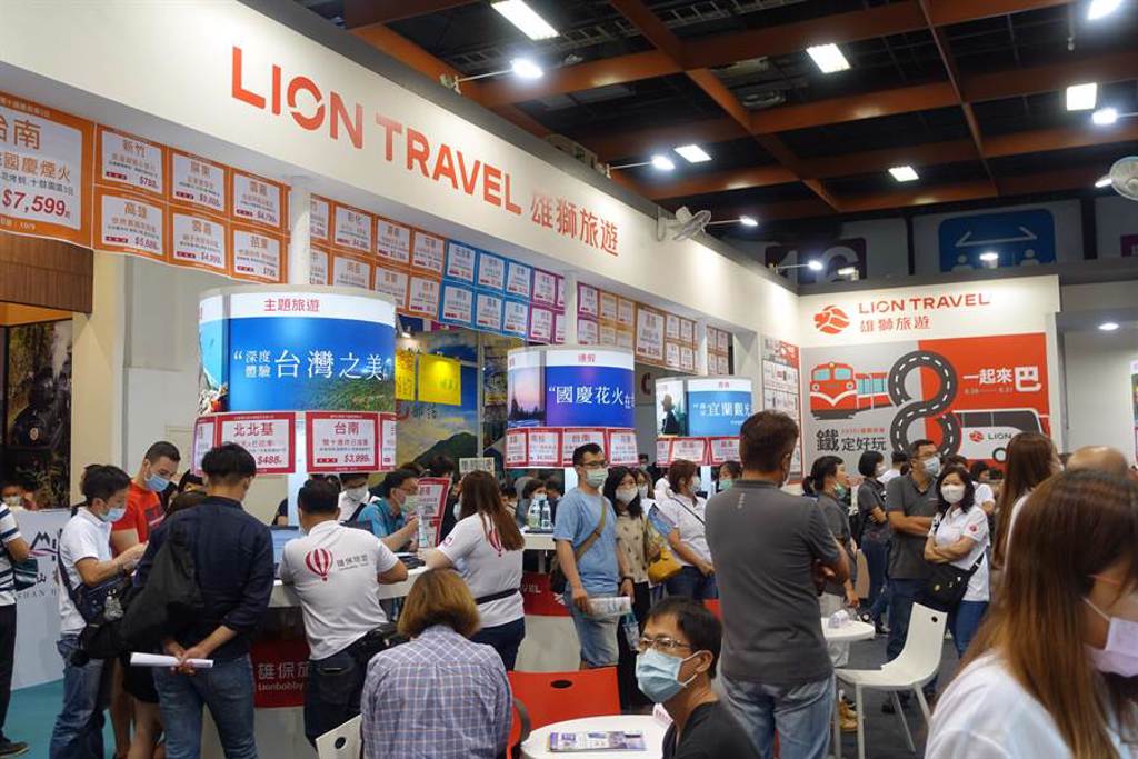 台北國際觀光博覽會，雄獅旅遊繼續主打「偽出國」離島郵輪行程。（黃采薇攝）
