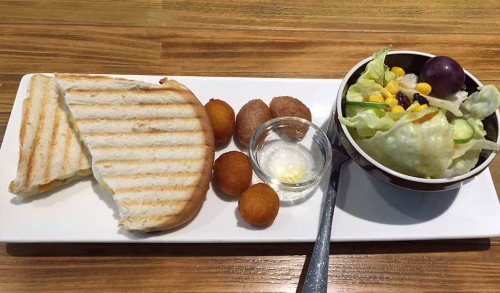 ◆ 帕里尼套餐．附 生菜沙拉、芋丸+地瓜丸、冰(熱)紅茶/綠茶 