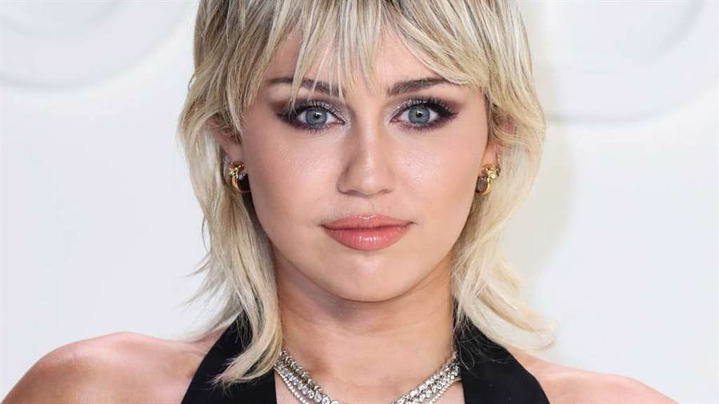 《MTV音樂獎》麥莉希拉(Miley Cyrus)全身透視 強光一照「下半身洩亮點」（圖／達志影像）