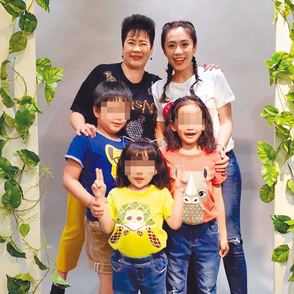 柯以柔(後排右)、柯媽媽(後排左)日前帶著3個孩子開心合照。(摘自臉書)