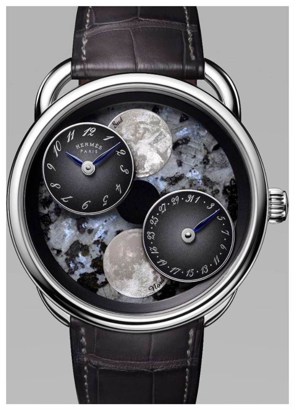愛馬仕Arceau L’heure de la lune 月讀時光腕表，藍色珍珠石表盤，112萬元。（HERMES提供）
