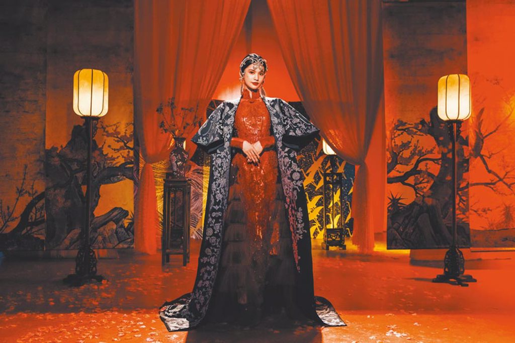 楊丞琳為全新單曲〈BAD LADY〉變身美麗壞女人。 （環球音樂提供）