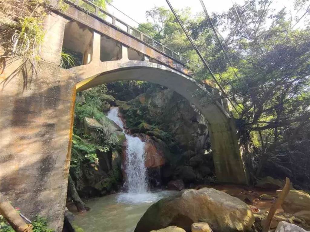 台北市將開放陽明湧泉禁地供民眾觀光，圖為草山水管橋。（北水處提供）