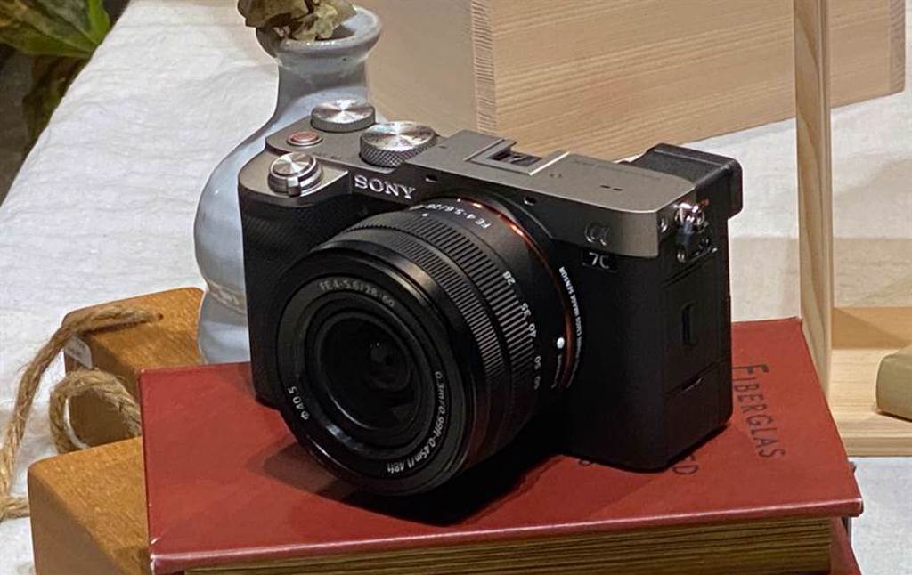 Sony全片幅相機α7c搭配KIT鏡 。（黃慧雯攝）
