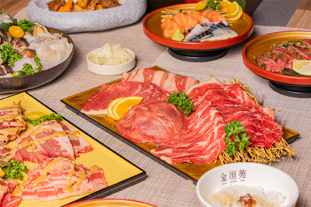 人氣鍋物燒肉吃到飽餐廳「金洹苑」推出新菜單，滿1周年之際也推出各項優惠活動。（圖／品牌提供）