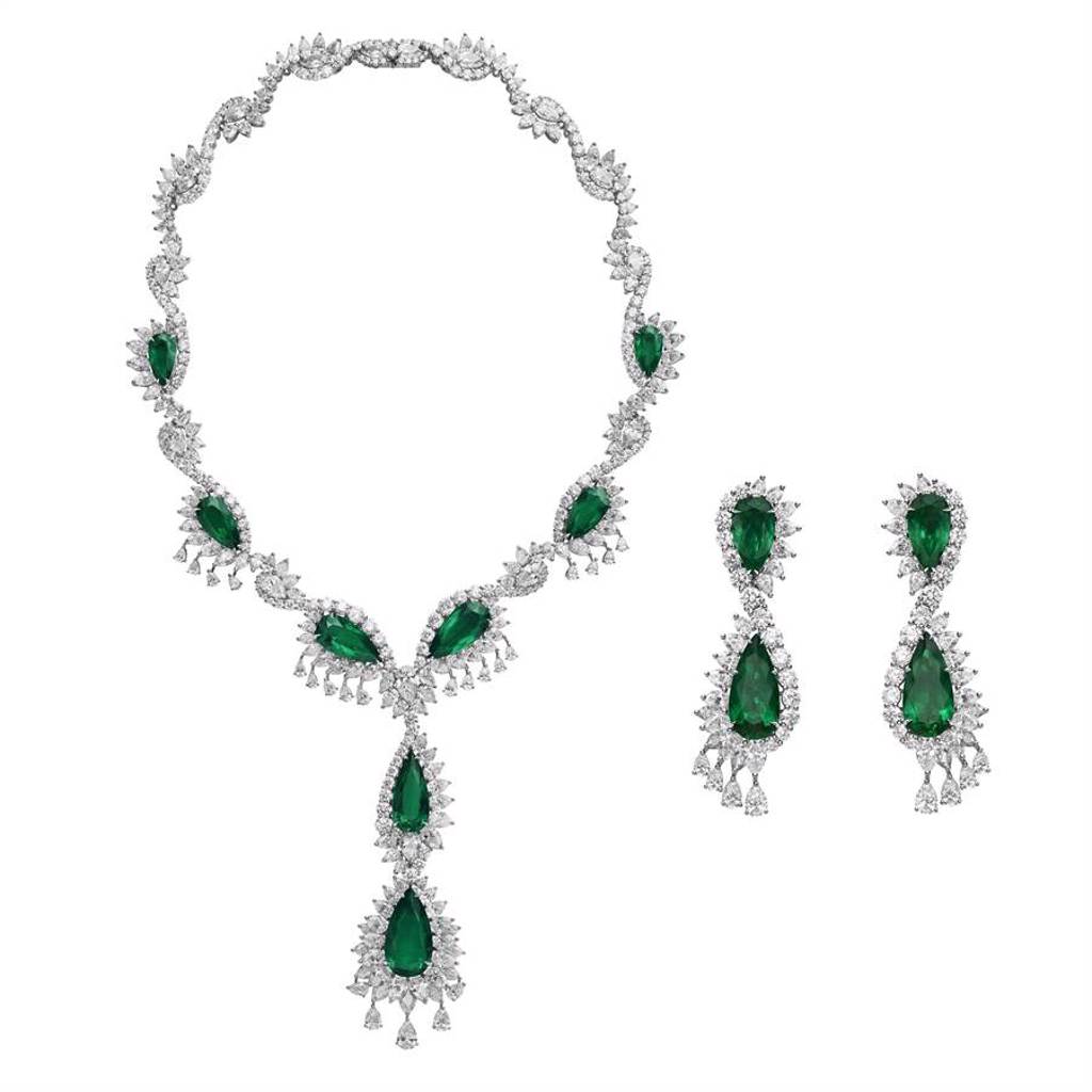蕭邦頂級珠寶祖母綠珠寶項鍊和耳環套組，1億147萬元。（CHOPARD提供）