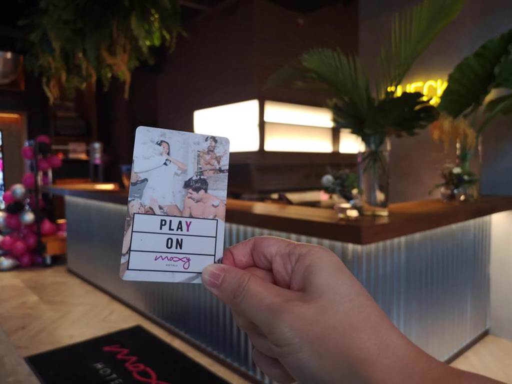 台中豐邑Moxy酒店會不斷製造讓賓客拍照「打卡」的機會，利用社群分享來吸引同溫層的目光以達宣傳效益。（圖／姚舜）