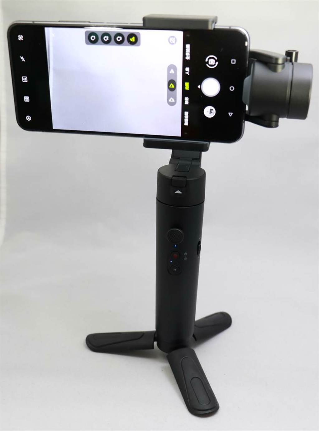 華碩ZenGimble架上手機的樣式。（黃慧雯攝）
