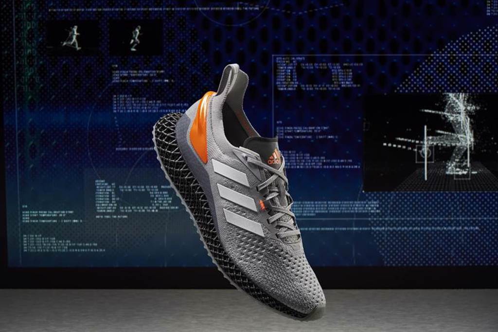 adidas推出X9000 4D科技跑鞋，以前衛外型與符合未來末日之配色，打造搶眼的科幻穿搭鞋履。(adidas提供)