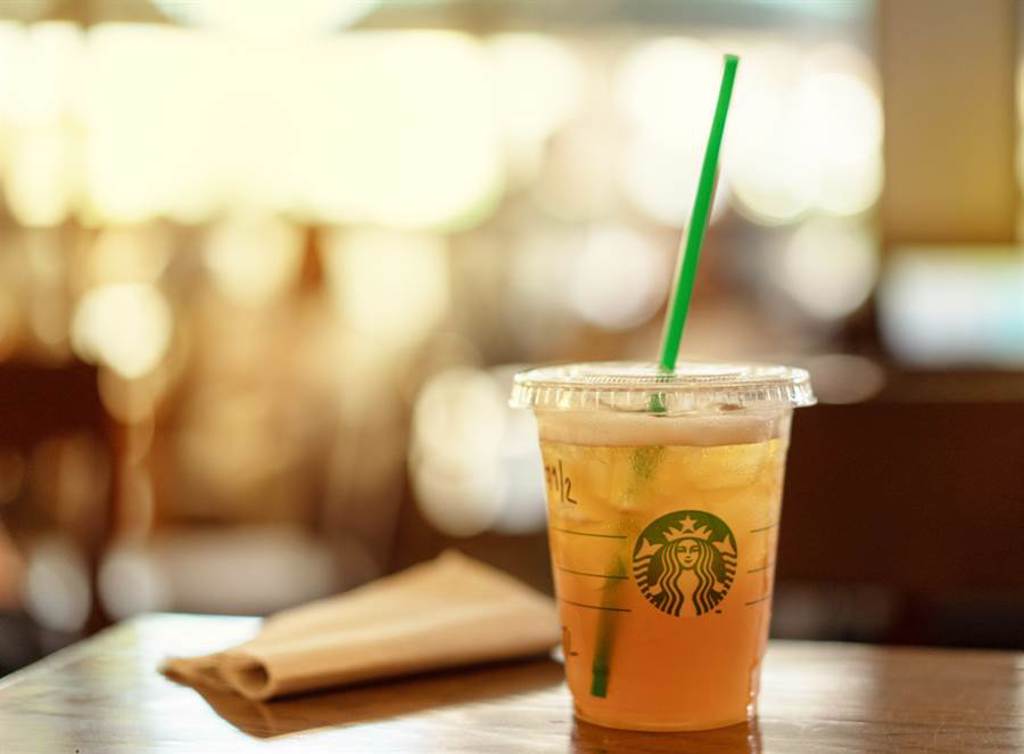 價差100元！星巴克檸檬茶激似「國民飲品」，網友神解真相。（示意圖／Shutterstock）