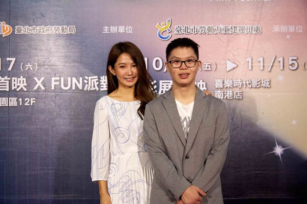 郭書瑤(左)、蔡佳宏出席影展活動。（公視提供）