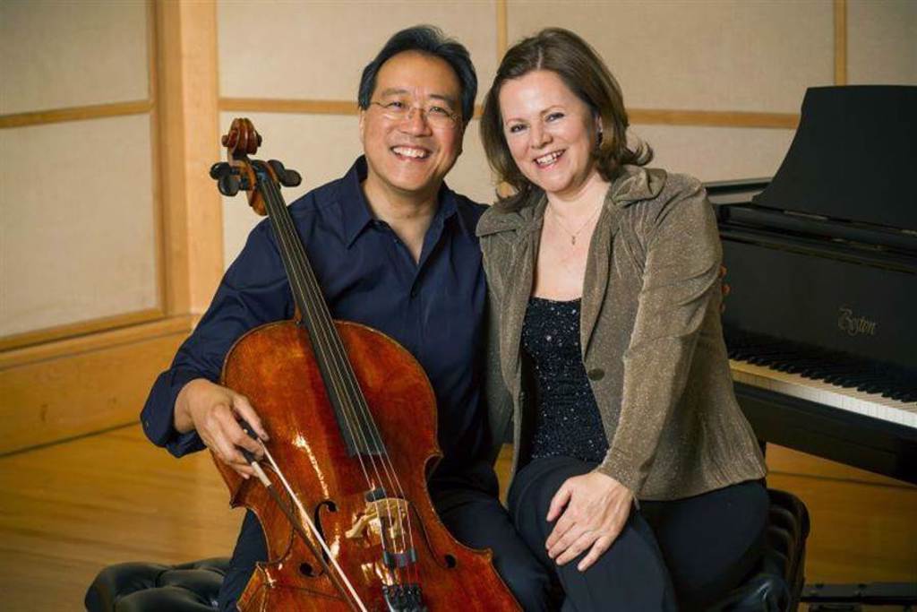 大提琴家馬友友（左）將於11月與默契老搭檔鋼琴家凱瑟琳．史托特（右）一起來台，演出4場音樂會。（牛耳藝術提供）