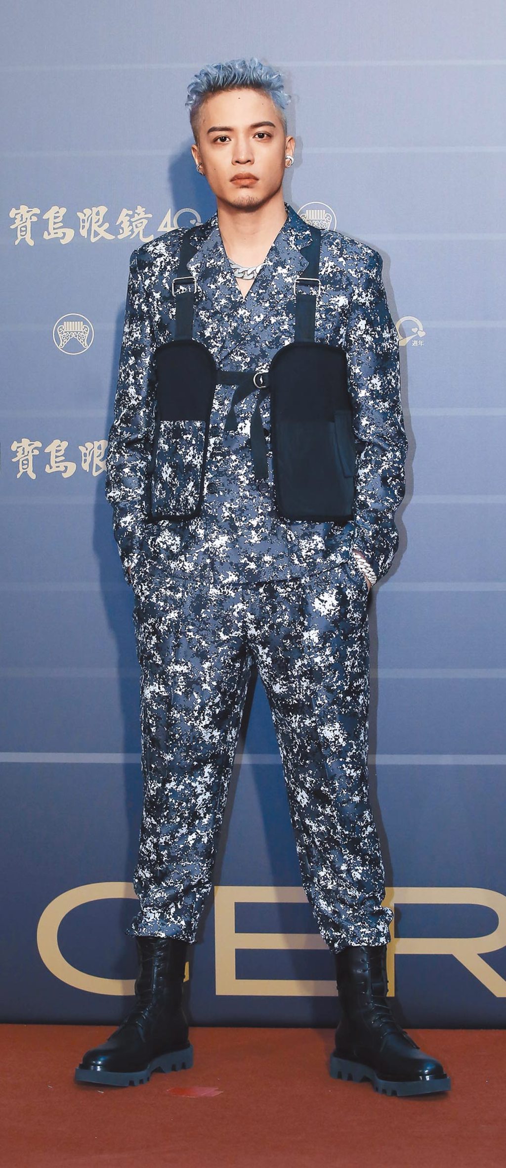 向來有自己服裝主見的J.Sheon，請來台灣設計師周裕穎為他量身打造，造型凸顯個人特色。