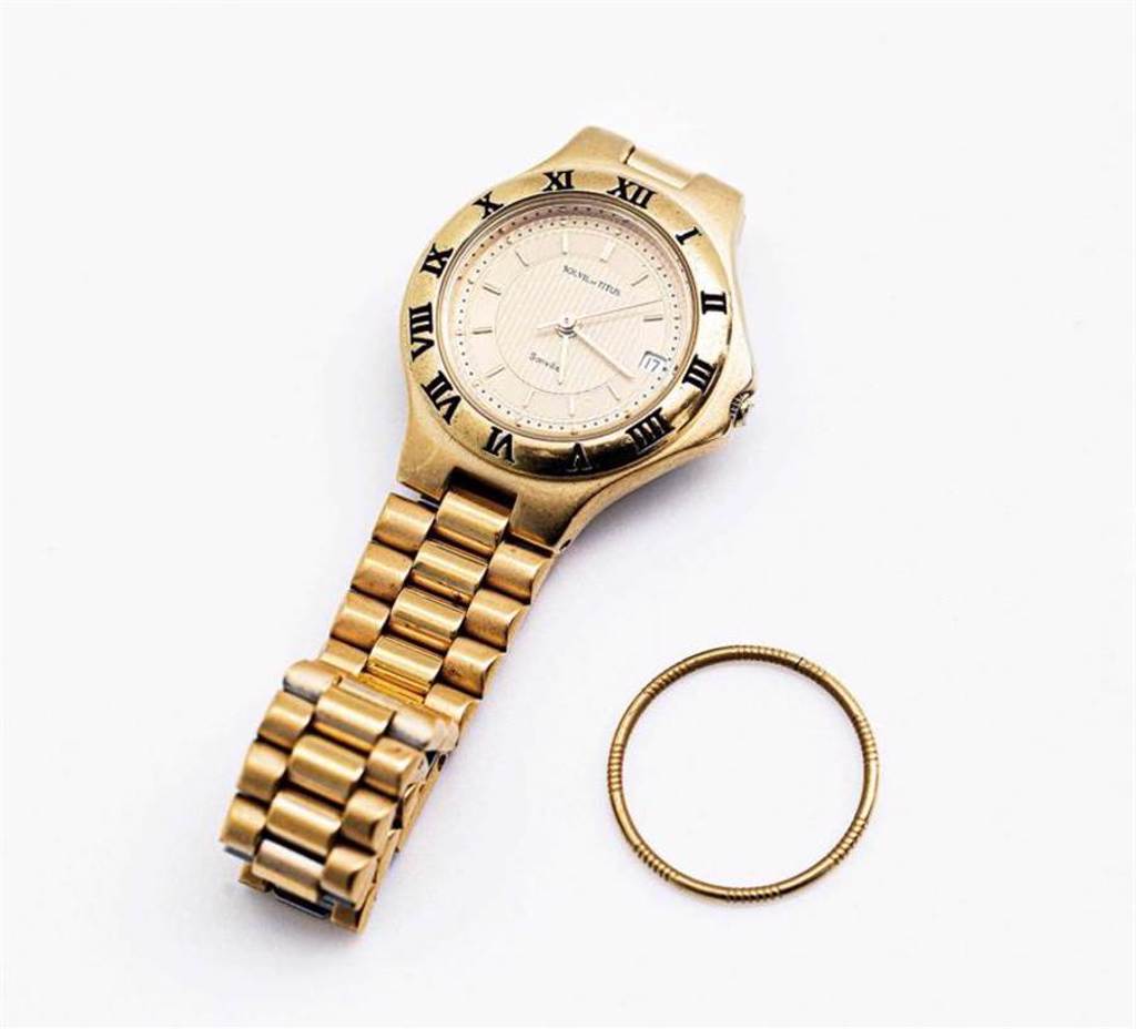 SOLVIL ET TITUS  Sonvilier腕錶（外婆贈送）、銅戒／500元。（圖／莊立人攝）
