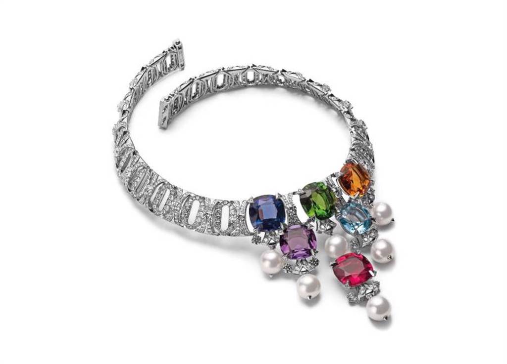 寶格麗CINEMAGIA系列Jeweller To The Stars頂級彩寶與鑽石項鍊，約2000萬元。（BVLGARI提供）