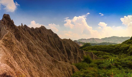 台南自然系祕境 「彩疊山」獨特赤裸山脈成意外美景