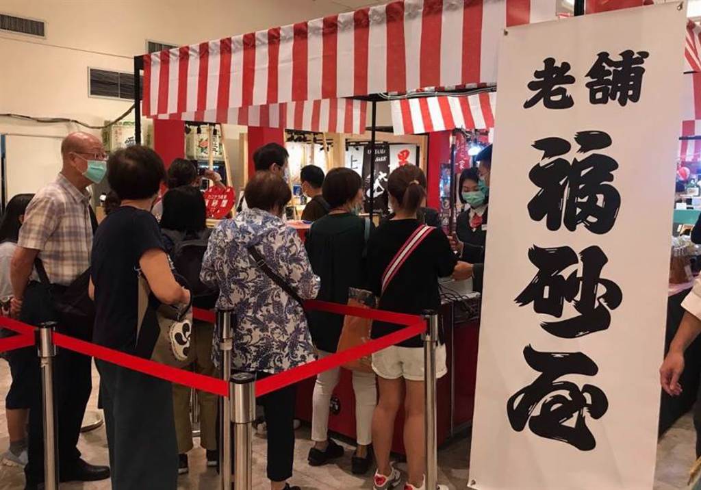 新光三越台中中港店的日本商品展，可吃到台北南西店天天秒殺的「福砂屋」長崎蜂蜜蛋糕。（新光三越提供）