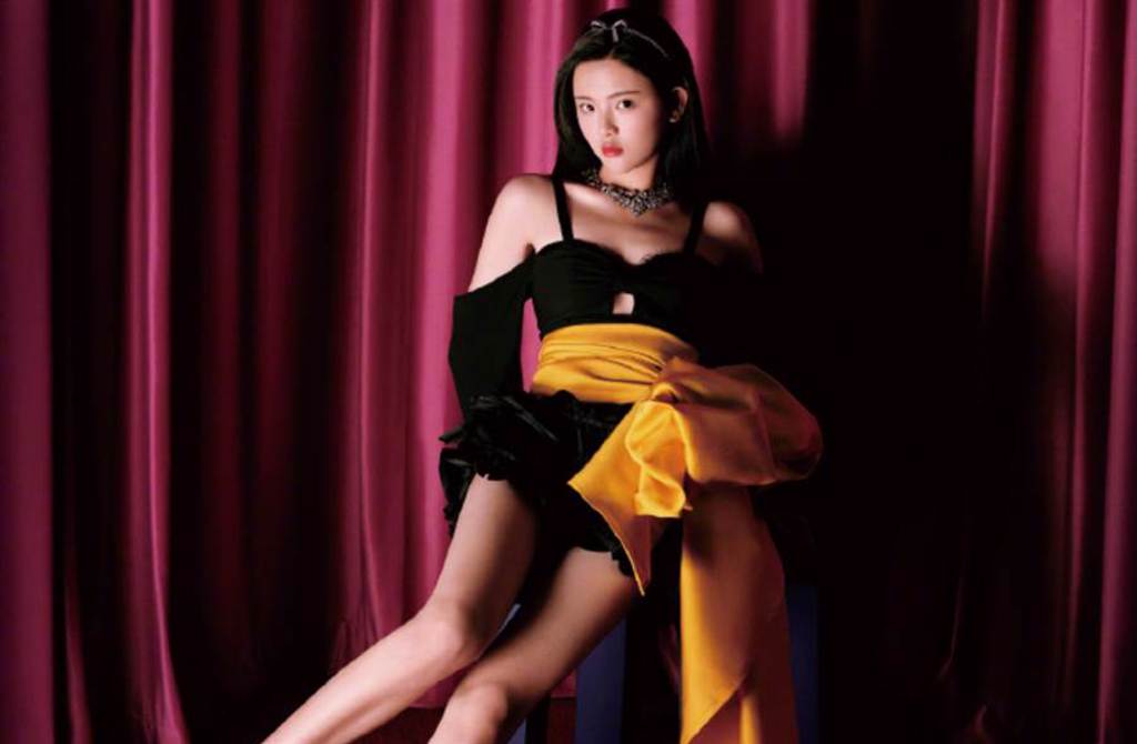 22歲大陸女星楊超越打入時尚圈，近日釋出寫真展現清純性感好身材。（圖／摘自微博@Super ELLE）