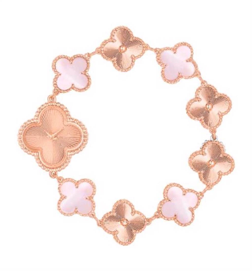 梵克雅寶Sweet Alhambra珠寶表，K金、粉紅色珍珠母貝，45萬8000元。（Van Cleef & Arpels提供)