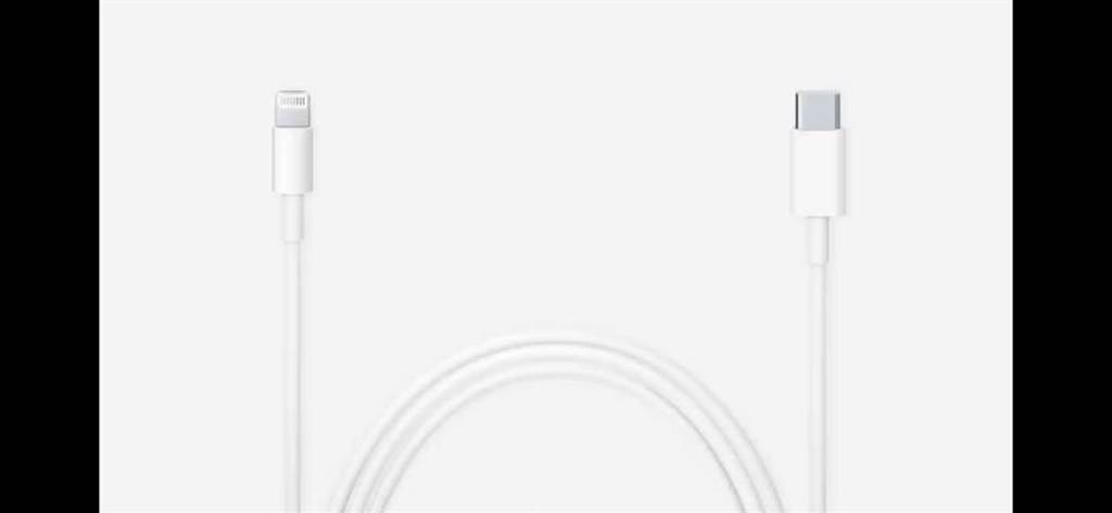 蘋果在全iPhone 12系列中，將因應環保及消費者習慣改變的原因，因此此次配件將不再附上充電插頭及Lightning耳機，改附USB-C to lightening版本充電線。（翻攝直播畫面）
