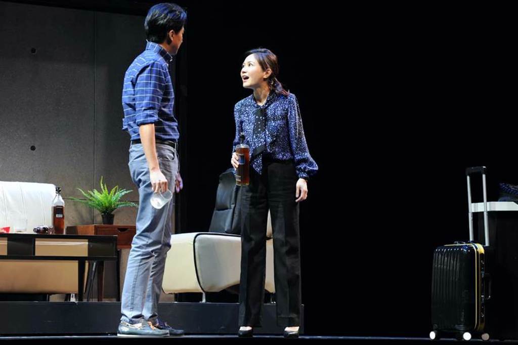 尹馨在舞台劇版《與惡》與狄志杰有許多精采對手戲。（故事工廠提供）