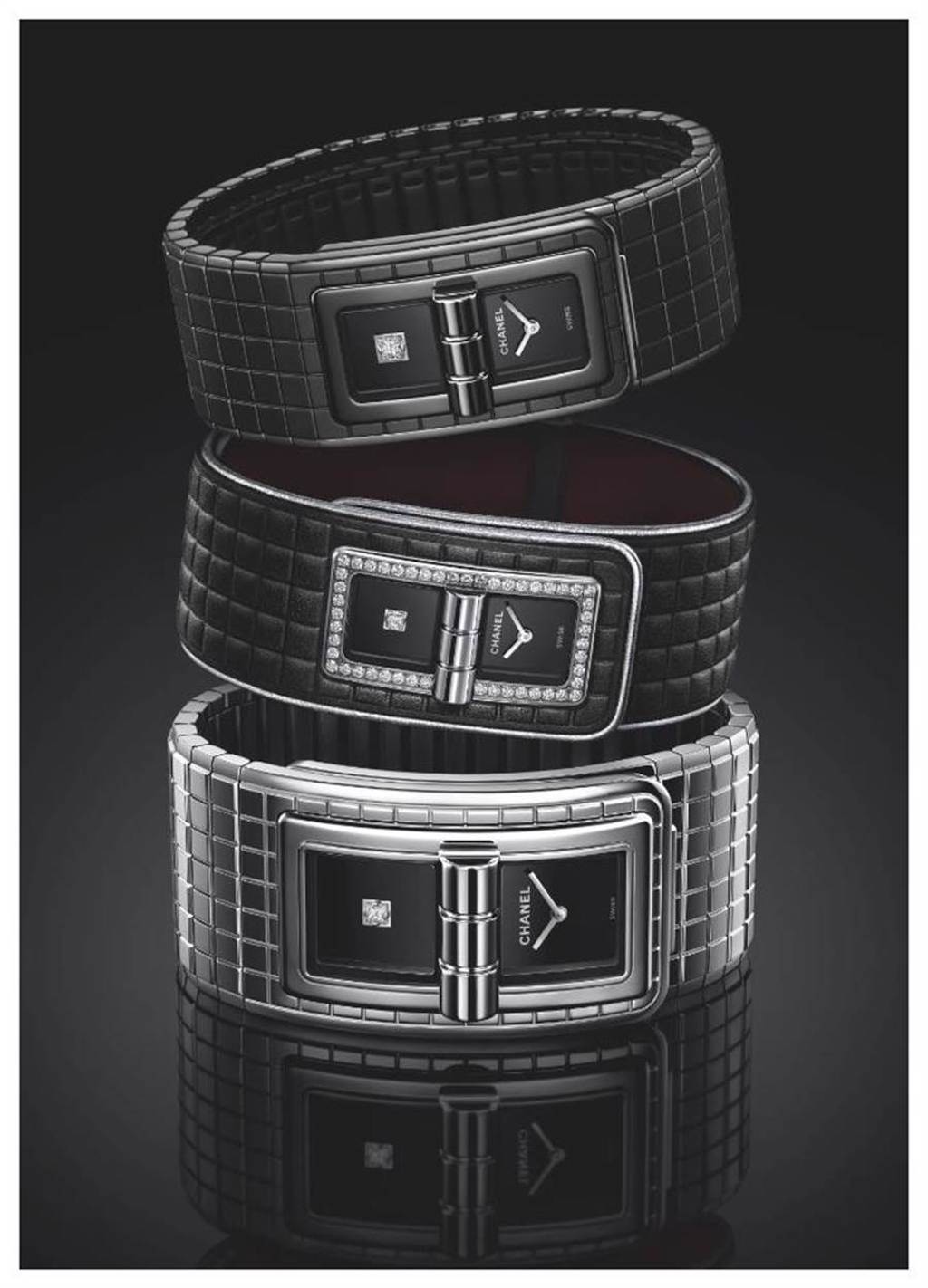香奈兒推出三款CODE COCO腕表（由上而下），一是全黑款，26萬7000元，一是皮革款，30萬元，一是加大款，23萬6000元，各限量250只。（CHANEL提供）