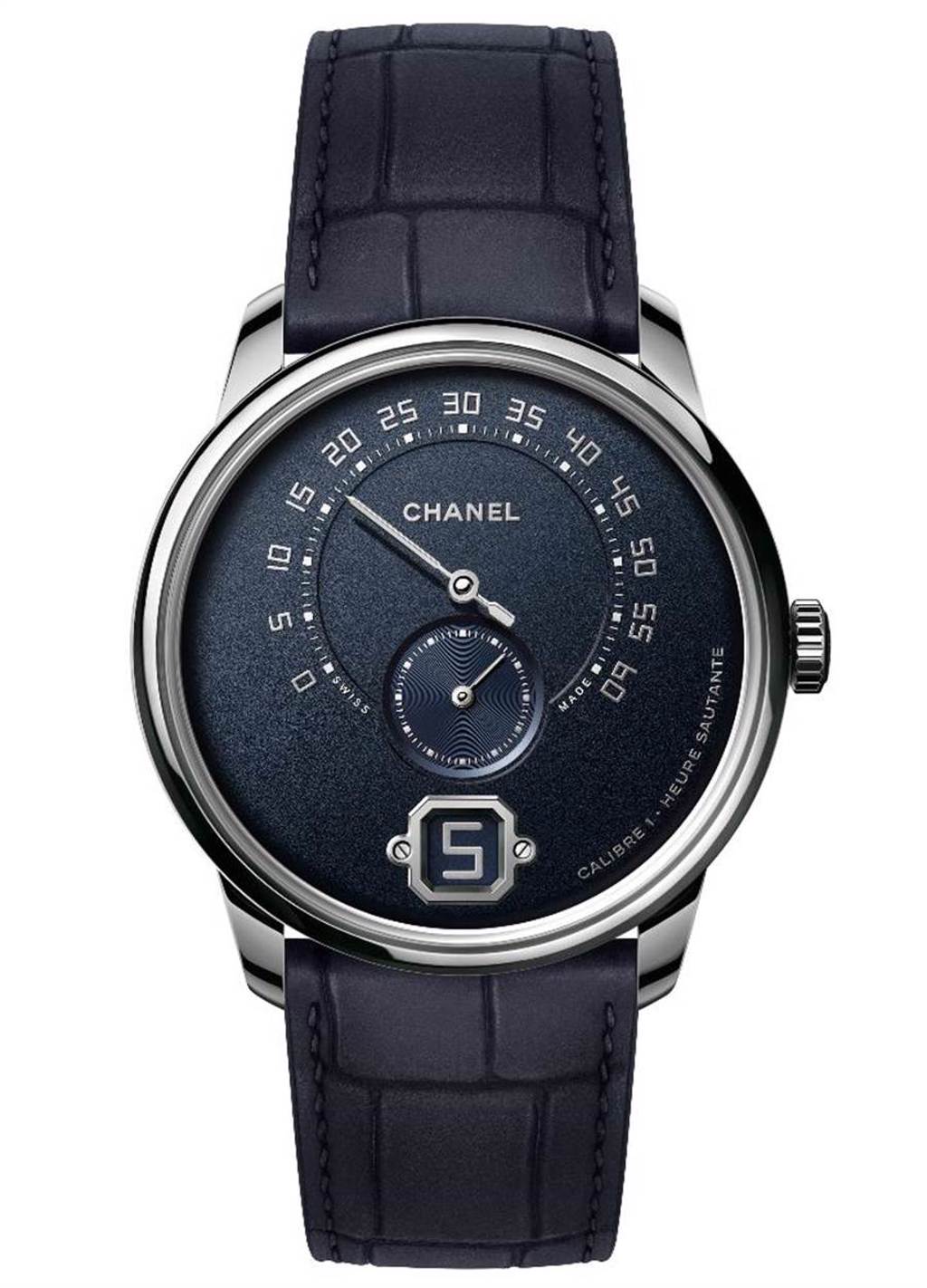 香奈兒Monsieur de CHANEL腕表，深藍色粒紋表盤，搭載Caliber 1手上鍊機芯，130萬3000元，限量55只。（CHANEL提供）
