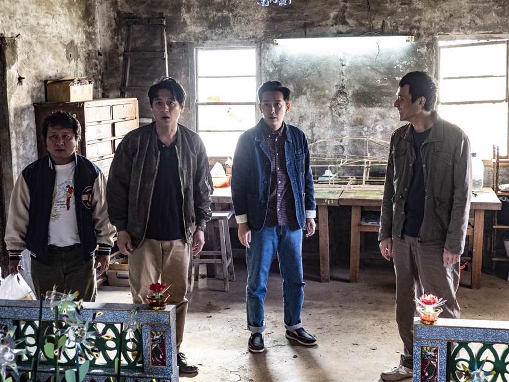 納豆（左起）、鄭人碩、施名帥、劉冠廷4人在片中演出愛互嗆的老同學。（甲上提供）