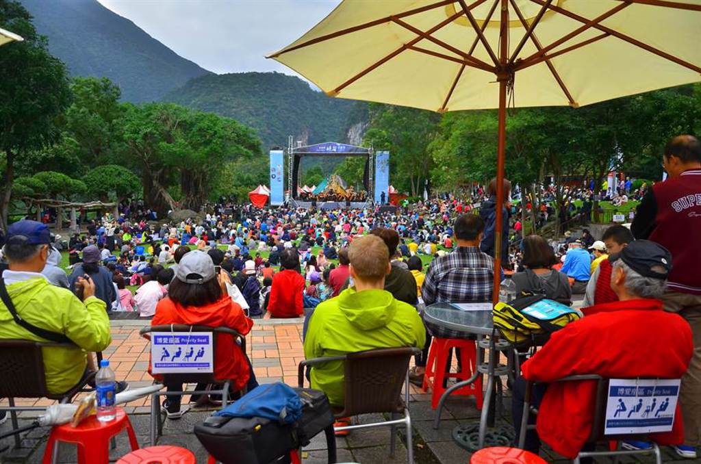 2020太魯閣峽谷音樂節湧進滿場的觀眾。（太管處提供／王志偉花蓮傳真）