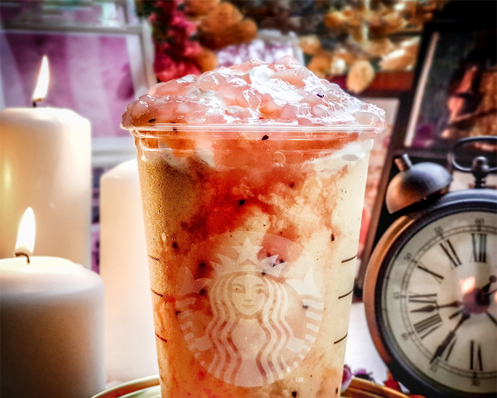 星巴克推出萬聖新品「粉紅魔女星冰樂」。(圖/摘自臉書「星巴克咖啡同好會」)