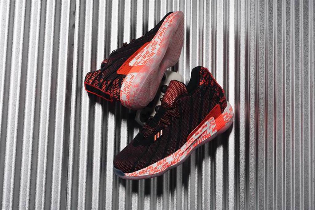 adidas Basketball推出利拉德第7代簽名戰靴Dame 7，搶眼橘紅配色加上球星霸氣宣言，引領拓荒者再創巔峰。(adidas提供)
