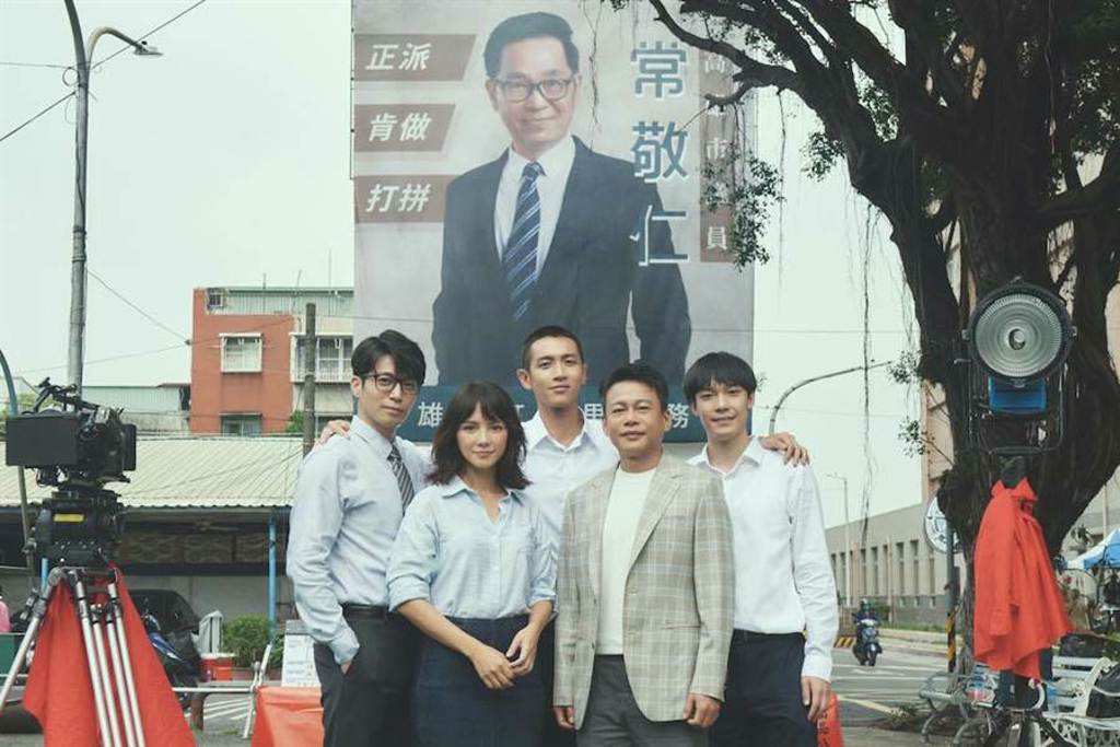 《鱷魚》演員群侯彥西（左起）、李心潔、柯震東、李康生、閻成誠。（滿滿額娛樂提供）
