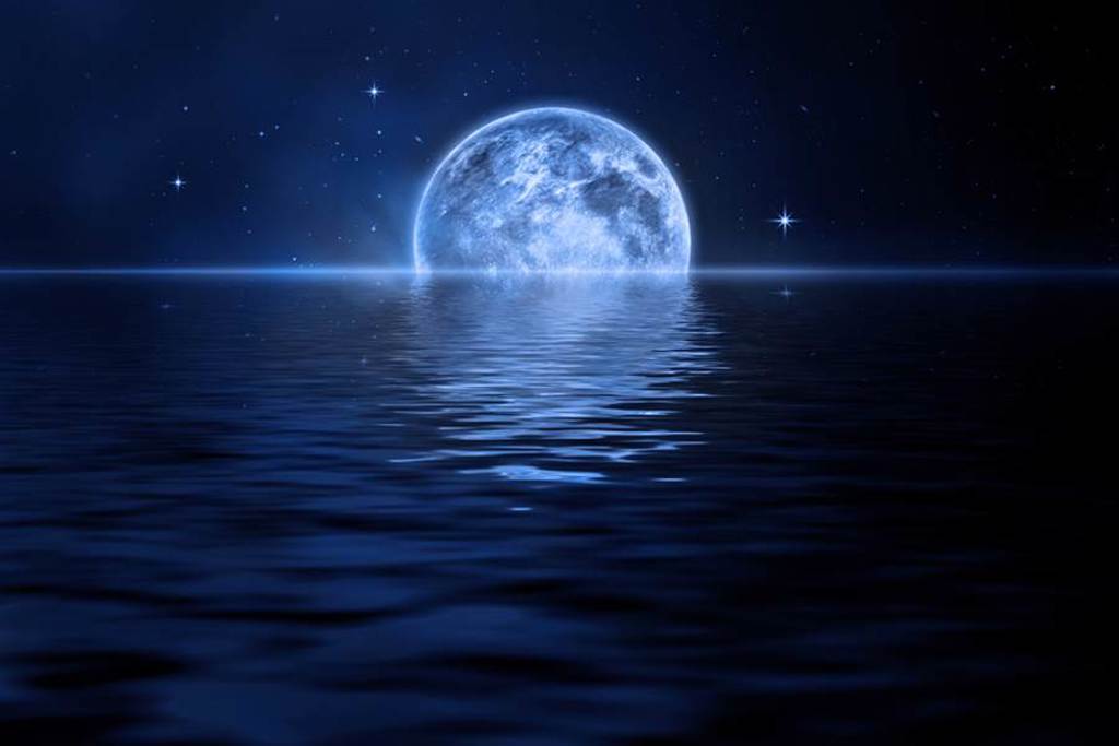藍月有兩個意義，一個是藍色月亮，一個是一個月中的第二個滿月。（示意圖／shutterstock提供）
