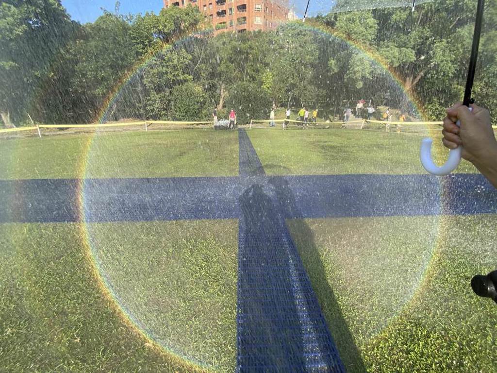 科博館「台灣科學節」活動，出現難得一見的360度圓環狀神奇「大彩虹」！。（科博館提供／陳淑芬台中傳真）