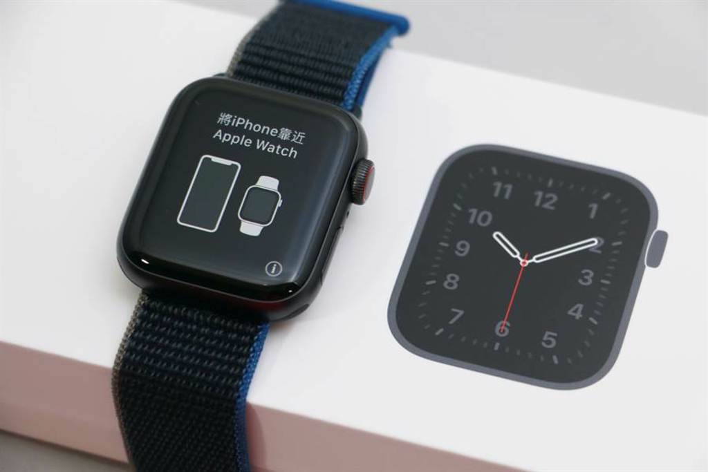 Apple Watch SE正面。（黃慧雯攝）