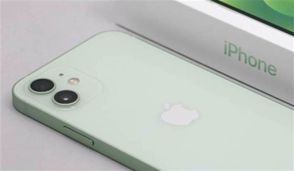 3C產品拆解機構iFixit發現，iPhone 12相機僅能透過官方維修管道才能維修。（黃慧雯攝）