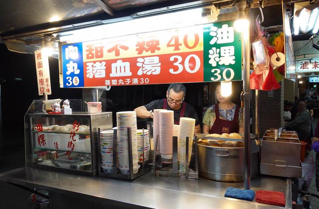 士林華榮市場45年甜不辣，藝人張菲、費玉清也是常客。(照片/游定剛 拍攝)