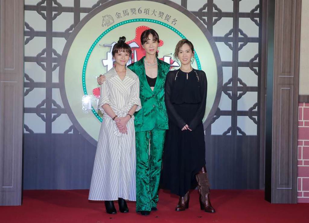 陳姸霏（左起）、謝盈萱和孫可芳飾演一家人。（盧禕祺攝）